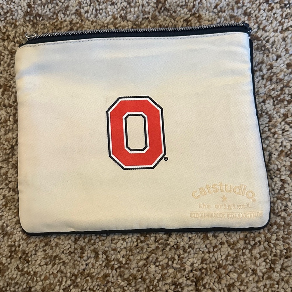 Ohio State Pouch - Picture 3 of 4